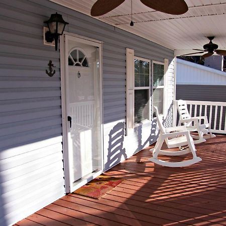 C Cottage 3 Bedrooms 2 Bathrooms Home Oak Island Exterior photo